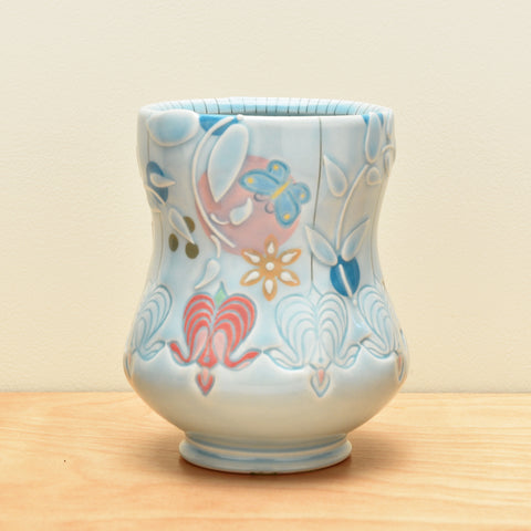 Vignette cup, Bleeding Hearts in Frost gloss