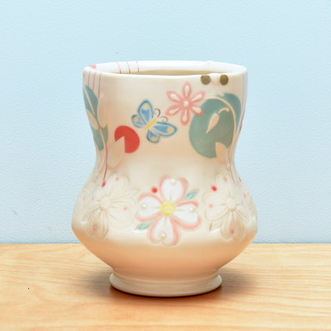 Vignette cup, Dogwood Blossoms in Ivory