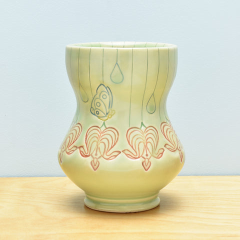 Vignette cup, Bleeding Hearts in Mint gloss